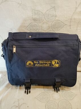 'No Strings Attached' Navy Expandable Messenger Bag